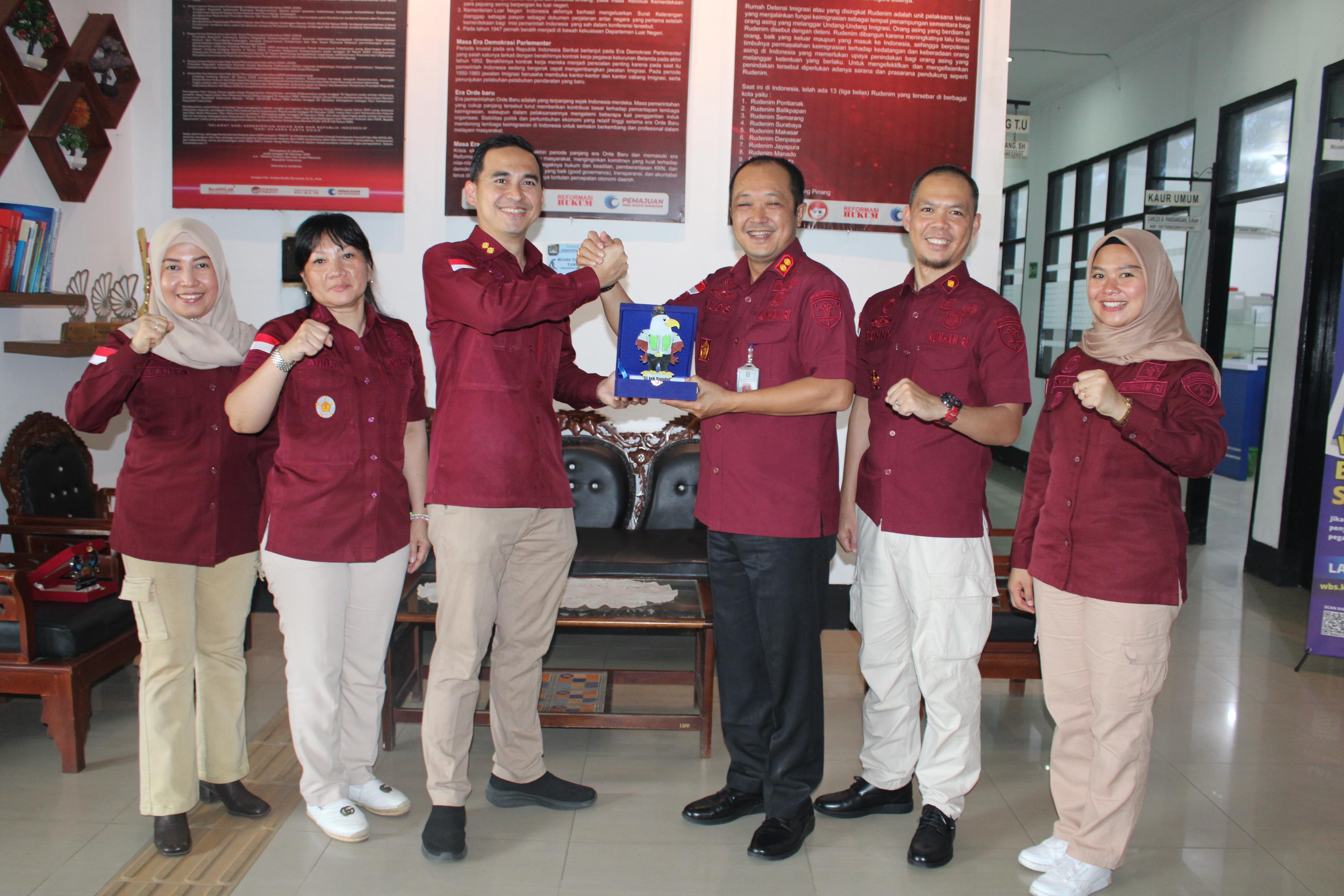 Kunjungan Kerja Kepala Rudenim Jakarta Ke Rudenim Medan Untuk Tingkatkan Koordinasi Penanganan Deteni dan Pengungsi