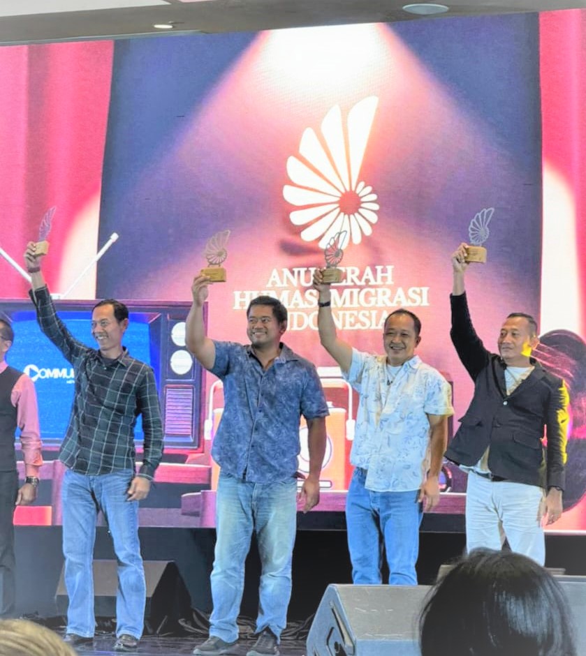 Rudenim Medan Sabet 3  Penghargaan Pada Malam Anugerah Humas Imigrasi Indonesia Tahun 2023
